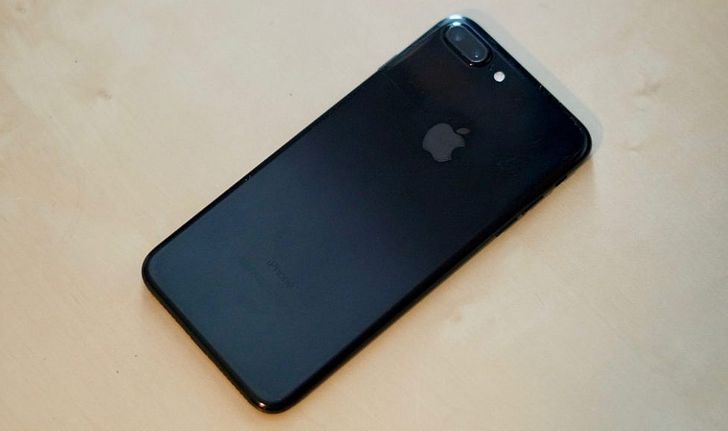 สื่อนอกรีวิว iPhone 7 สีดำ Jet Black มีสภาพอย่างไรหลังใช้งานครบ 1 ปี