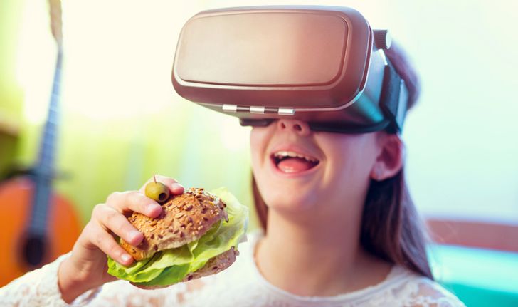 ปฏิวัติวงการ! เพิ่มความอร่อยด้วย “อาหาร VR”