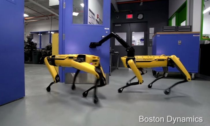 Boston Dynamics โชว์หุ่นยนต์สุนัขตัวใหม่ มาพร้อมแขนกลช่วยเปิดประตูเองได้