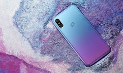 ยลโฉม Motorola P30 ส่วนผสมที่ลงตัวระหว่าง iPhone X และ Huawei P20!