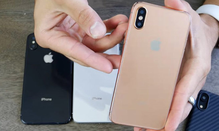 ภาพถ่ายเครื่องจำลอง (Dummy) iPhone X สี Gold ที่คาดว่าเป็นสีใหม่ของรุ่นปี 2018