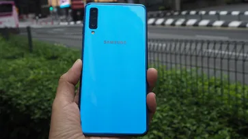 เคาะราคา "Samsung Galaxy A7 (2018)" อย่างเป็นทางการในไทยแล้ว 10,990 บาทพร้อมกล้องหลัง 3 ตัว สุดคุ้ม!
