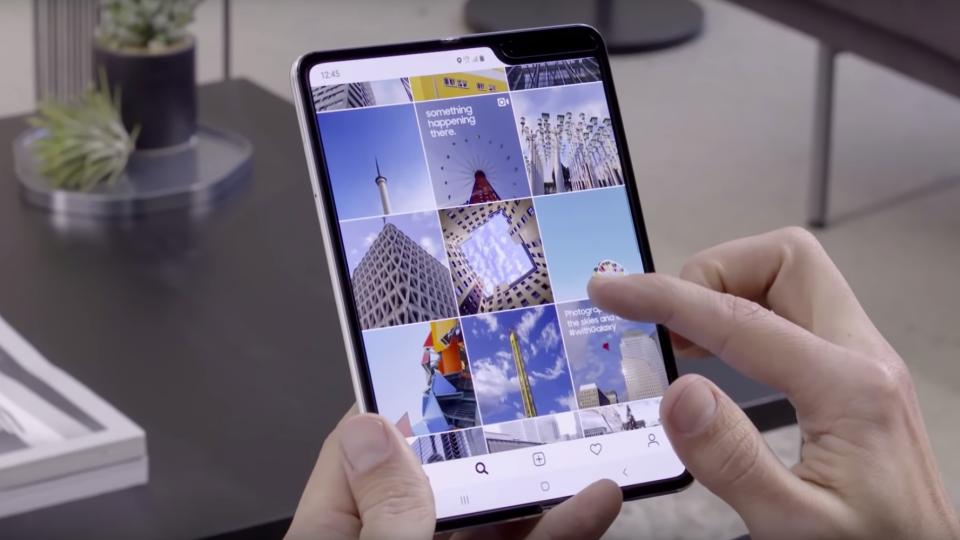ยังไม่พร้อมจริงๆ Samsung Galaxy Fold สมาร์ตโฟนพับจอได้ ประสบปัญหาจากการใช้งานแล้ว