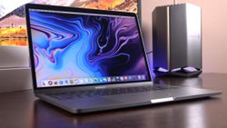 MacBook Pro 16 รุ่นใหม่อาจมีราคา เริ่มต้น เกือบแสน