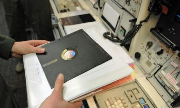 กองทัพสหรัฐมีแผนจะเลิกใช้ Floppy Disk ในการสั่งงานของระเบิดนิวเคลียร์!