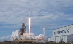 SpaceX ปล่อยดาวเทียม 60 ดวงเพื่อขยายเครือข่ายอินเทอร์เน็ต