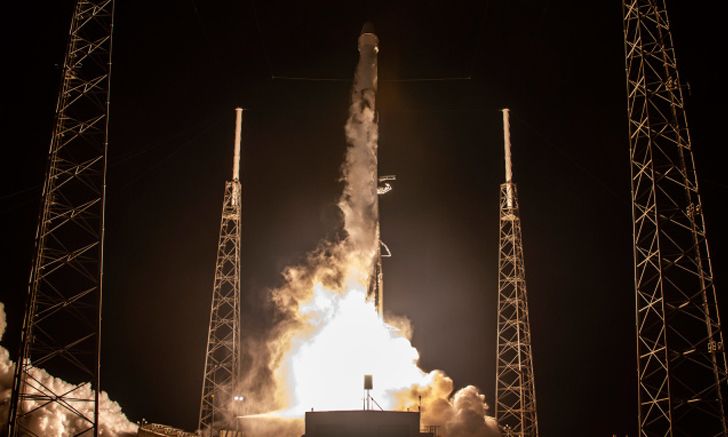 SpaceX ได้ปล่อยดาวเทียม Starlink อีก 60 ดวงหนึ่งในนั้นมี VisorSat ลดแสงสว่างยามค่ำคืน
