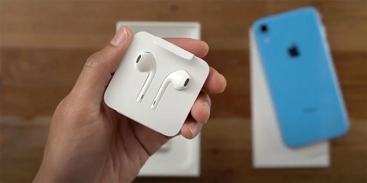 free-earpods-with-an-iphone