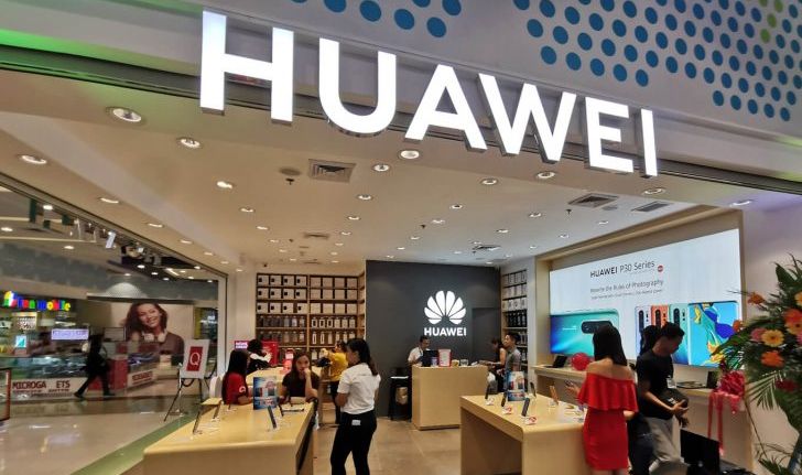 ภาพสิทธิบัตรเผย Huawei อาจกำลังพัฒนาสมาร์ตโฟนพับจอได้ ดีไซน์ฝาพับ