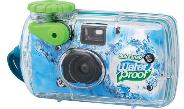 กลับมาอีกครั้ง Fujifilm วางขายกล้องฟิล์มใช้แล้วทิ้งกันน้ำได้ QuickSnap Waterproof 800