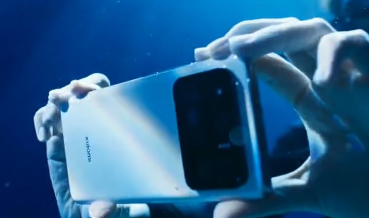 ชมคลิปแกะกล่อง Xiaomi Mi 11 Ultra ที่ไม่ธรรมดาเพราะลงไปใต้น้ำเลย