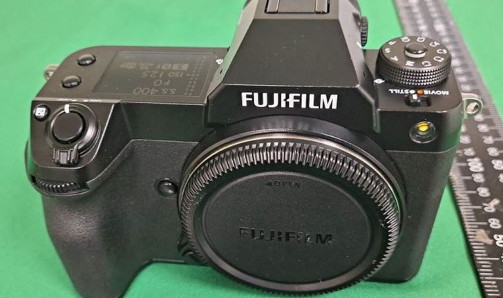 หลุดภาพพร้อมสเปก Fujifilm GFX50SII ก่อนเปิดตัวคืนนี้!