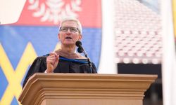 Tim Cook CEO ของ Apple เตรียมขึ้นกล่าวคำปราศรัยรับปริญญาที่ Gallaudet University