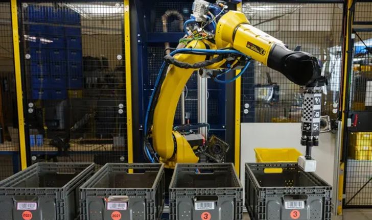 Amazon เปิดตัวหุ่นยนต์ล่าสุด ใช้ AI ระบุผลิตภัณฑ์ เพื่อสร้างความปลอดภัยให้พนักงาน