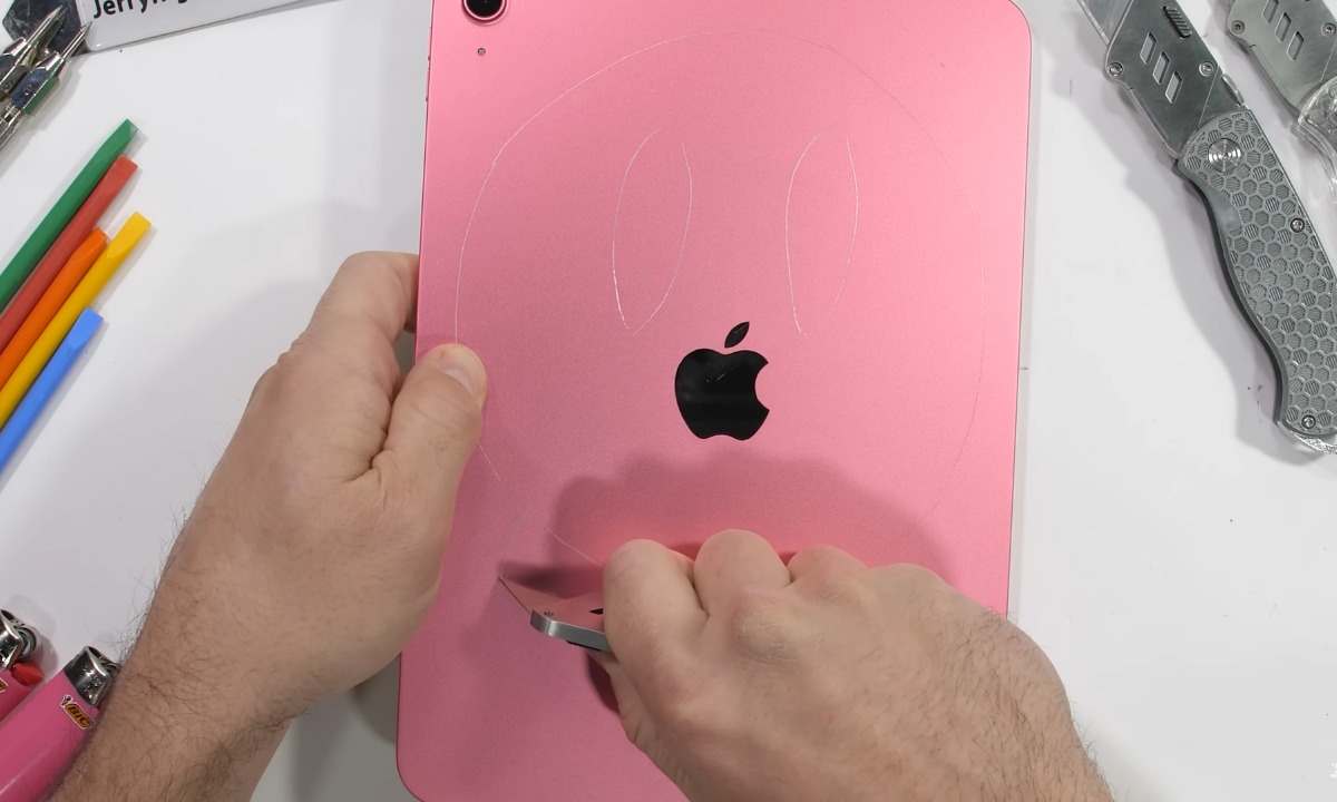 ชมคลิปทดสอบความแกร่งของ iPad Gen 10 หักคามือแบบไม่ต้องออกแรงเยอะ