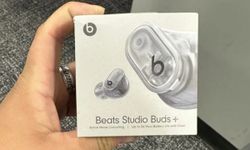 หลุดกล่อง Beats Studio Buds+ ออกแบบหมดจด เน้นการตัดเสียงที่ดี ใช้งานยาวถึง 36 ชั่วโมง