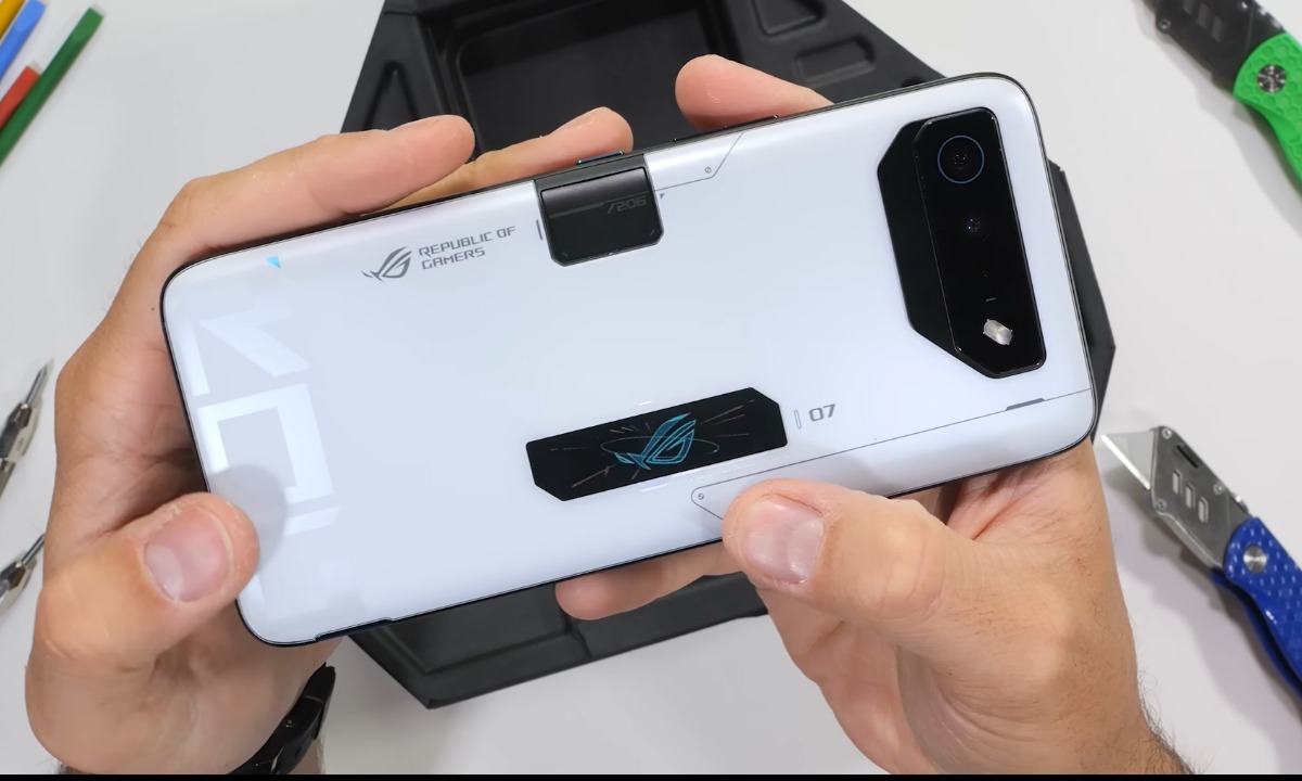 เผยคลิปทดสอบ ROG Phone 7 Ultimate มือถือเล่นเกม ระบายอากาศดีขึ้น ทนการหักได้