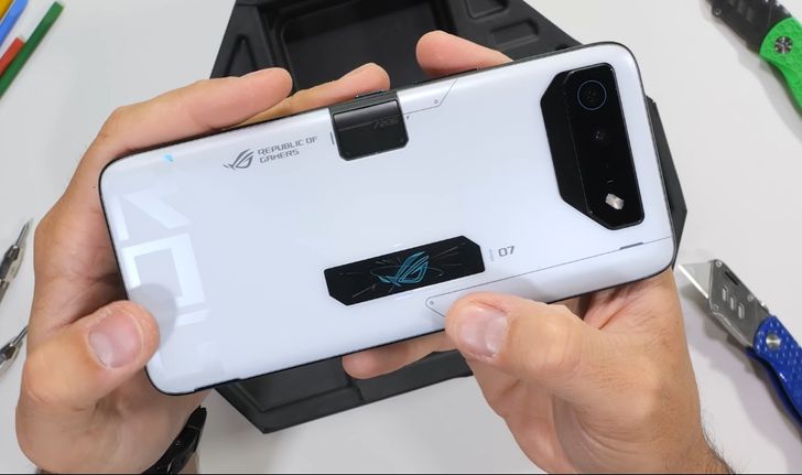 เผยคลิปทดสอบ ROG Phone 7 Ultimate มือถือเล่นเกม ระบายอากาศดีขึ้น ทนการหักได้