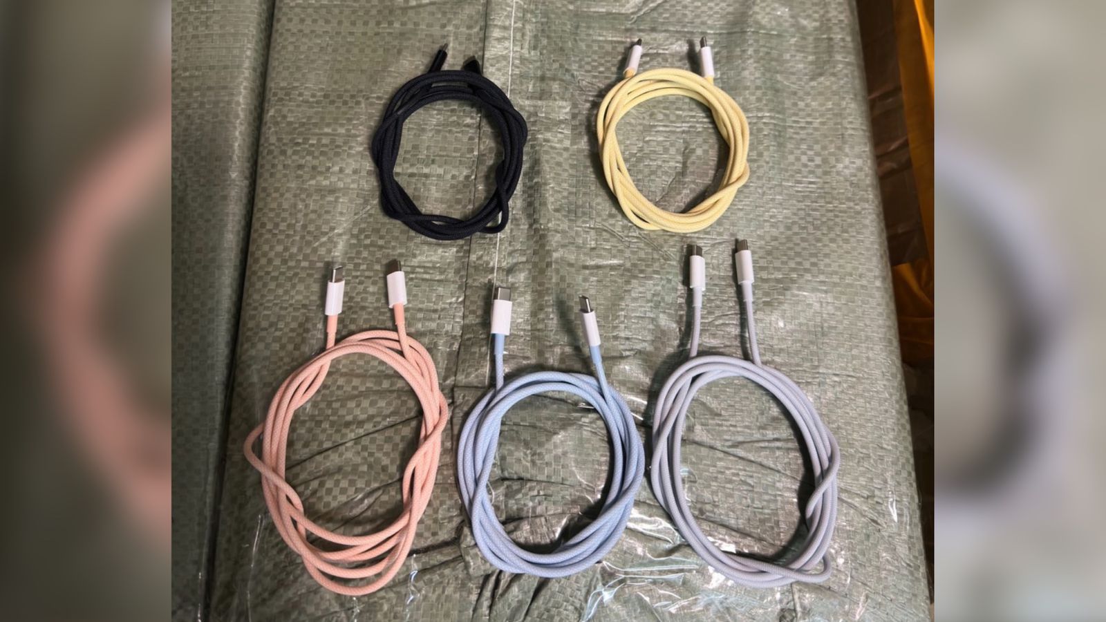 iphone-15-color-matched-cable