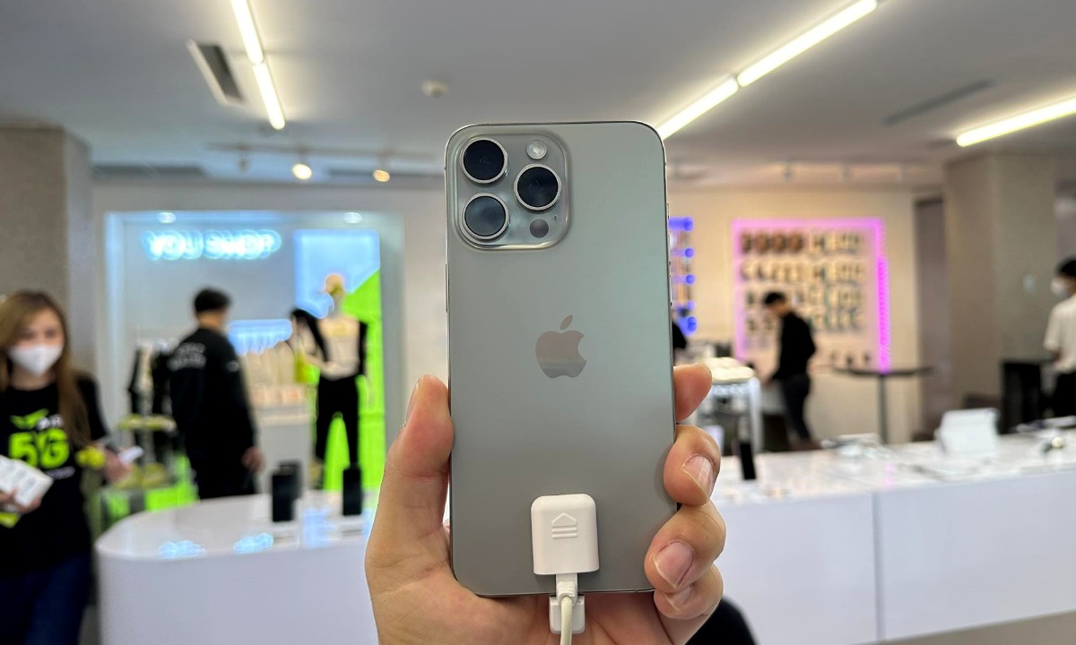 ส่องบรรยากาศรับ iPhone 15 Series จากทาง AIS ระดับมี Grab มารับถึงที่