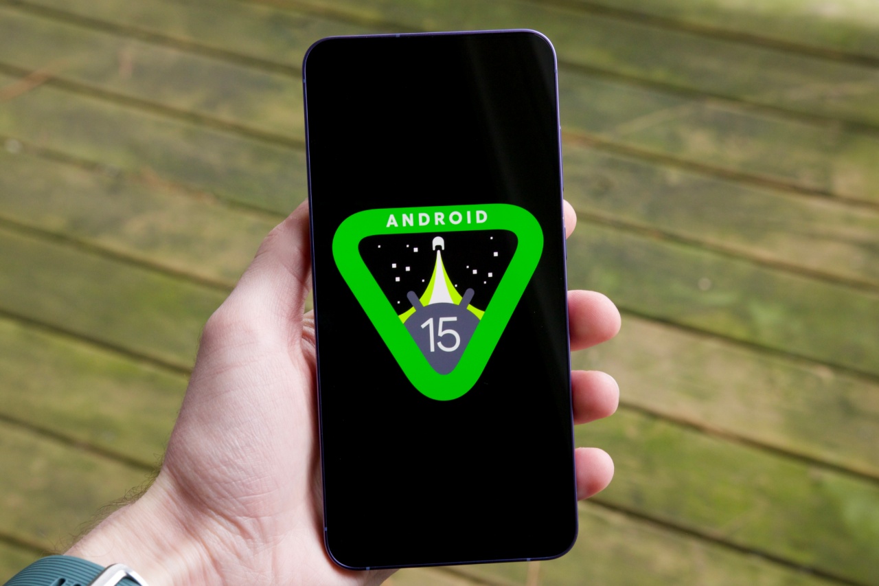 batch_android-15-logo-on-phon