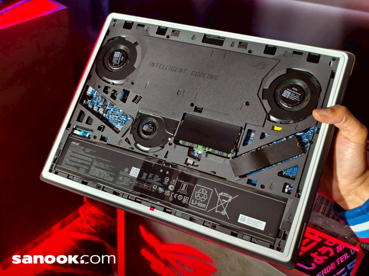 batch_line_album_rog2025_2504_2