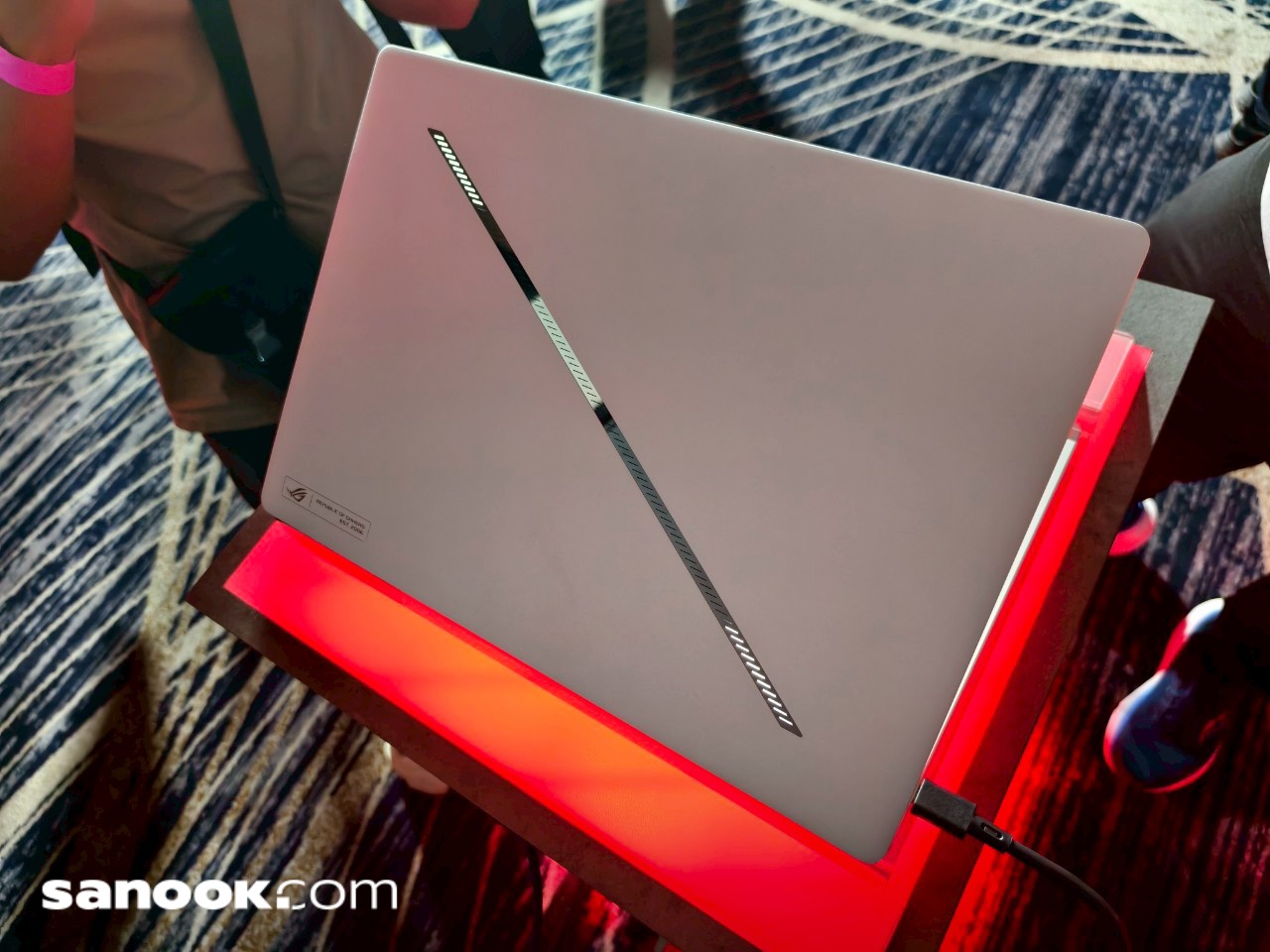 batch_line_album_rog2025_2504_6