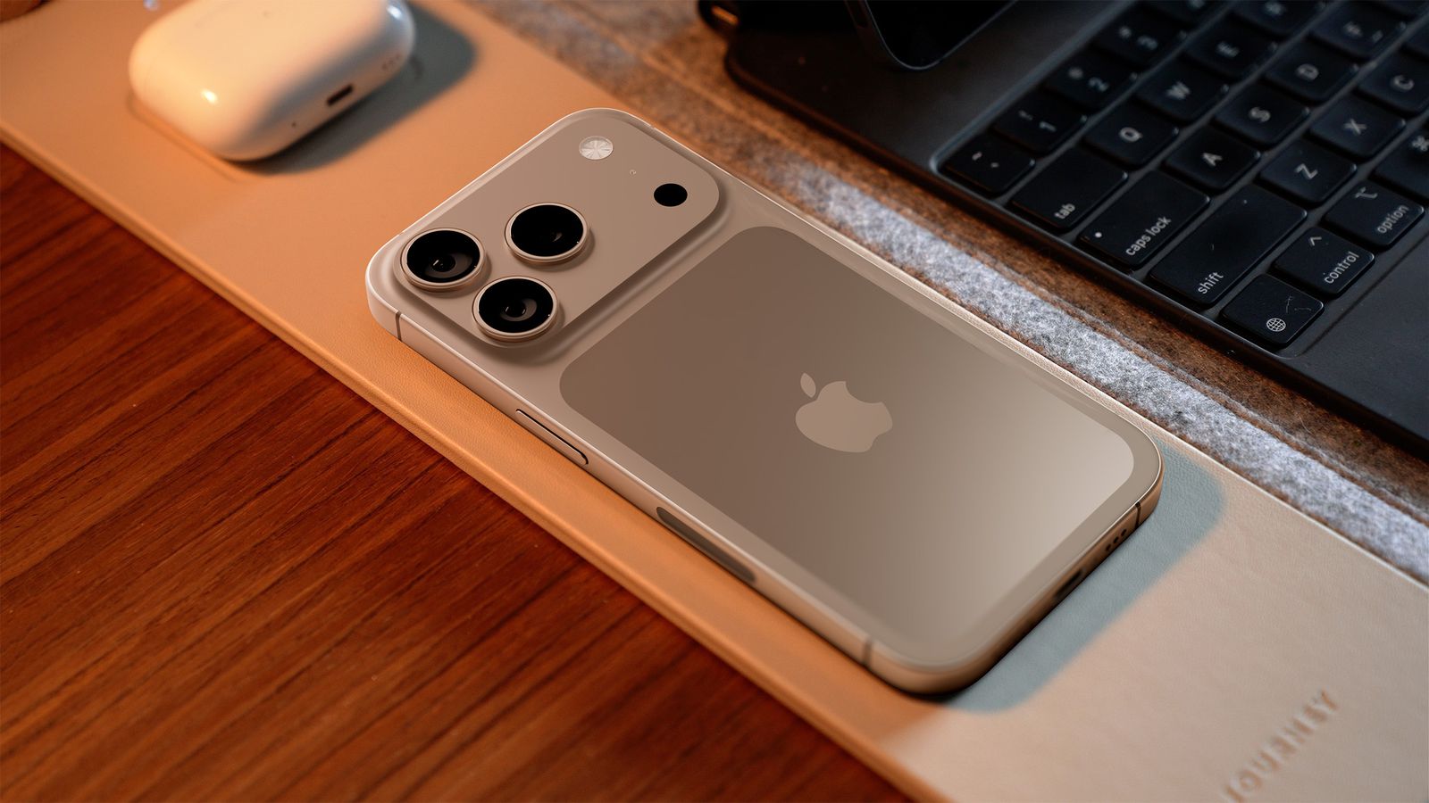 iphone-17-pro-on-desk-centere