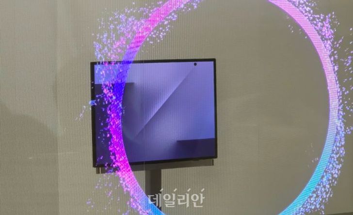 galaxy-z-trifold-gets-picture