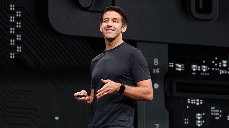 apple-john-ternus-2019