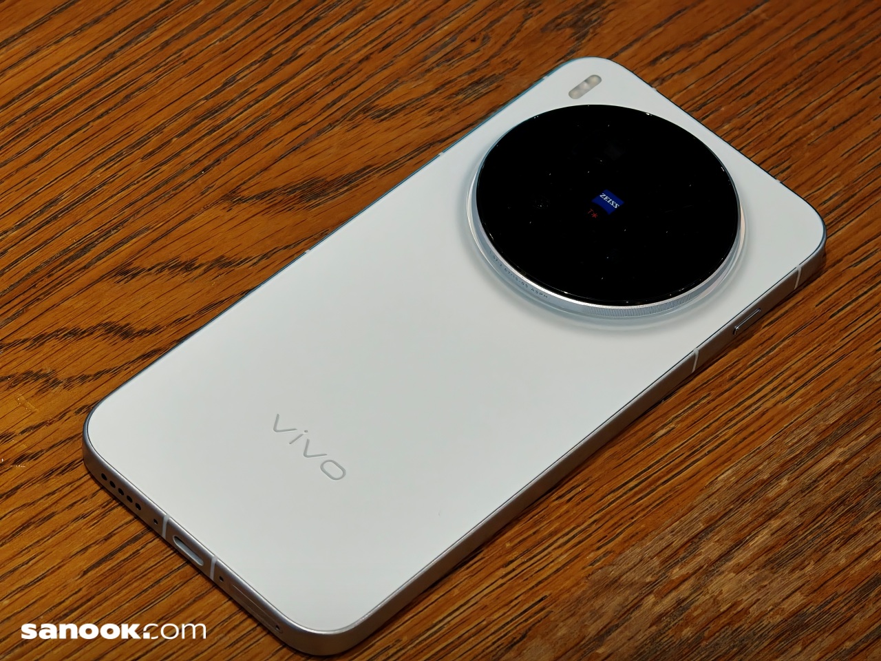 ทิม พิธา ถือมือถืออะไร? เปิดสเปก vivo X300 Pro กล้อง ZEISS สุดเทพ