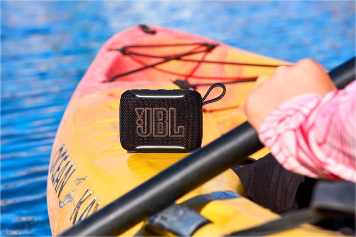 ls_jbl_go5_lifestyle_black_ds