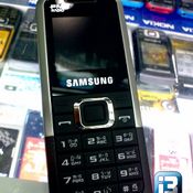 Samsung E1125 - สนุกกับไลฟ์สไตล์ง่ายๆ กับมือถือทรงเรียบๆ ทนทานด้วยวัสดุโลหะ