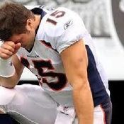 เปิดตัว ท่าคุกเข่าทีโบว์(Tebow)เทรนใหม่