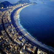 มุมมองทองอากาศของหาด Copacabana ริโอ เดอ จาเนโร, บราซิล