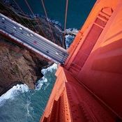 ภาพจากมุมบนมองลงมาด้านล่างของสะพาน Golden Gate 