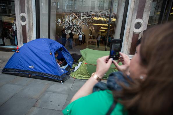 ภาพบรรยากาศการรอซื้อ iPhone 6 หน้าร้าน