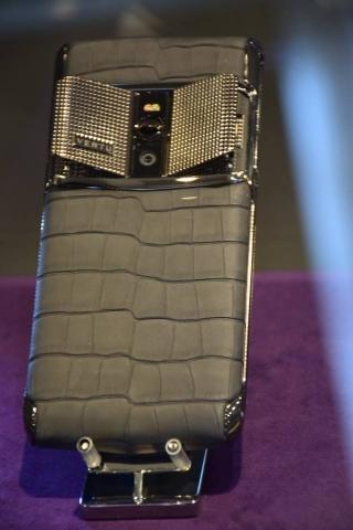 ชมสมาร์ทโฟน VERTU ราคาเครื่องละ 670,000 บาท!