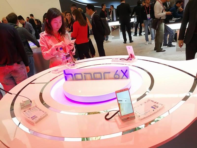 พาทัวร์ Mobile World Congress 2017