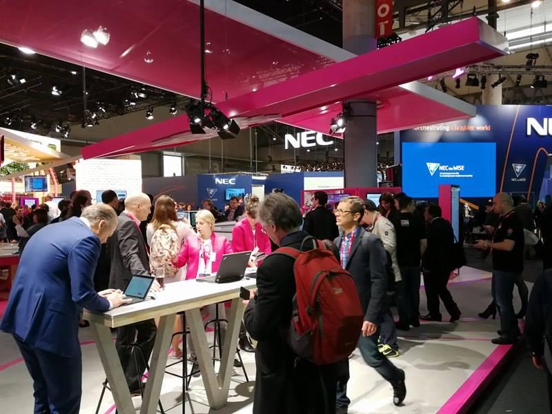 พาทัวร์ Mobile World Congress 2017