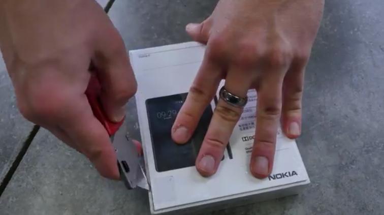 Nokia 6 vs Nokia 3310 DROP Test
