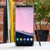 เปรียบเทียบขนาดมือถือจอใหญ่กับ Galaxy Note 8