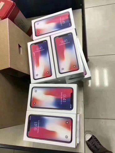 ภาพกล่องและเครื่อง iPhone X