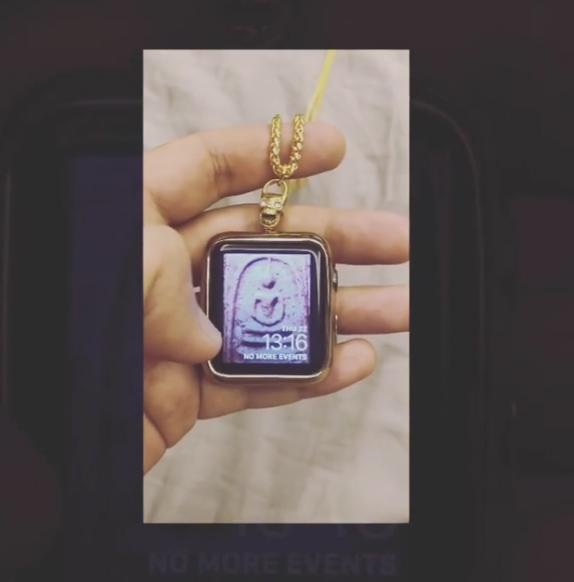 Apple Watch เลี่ยมทอง ห้อยแทนพระเครื่อง