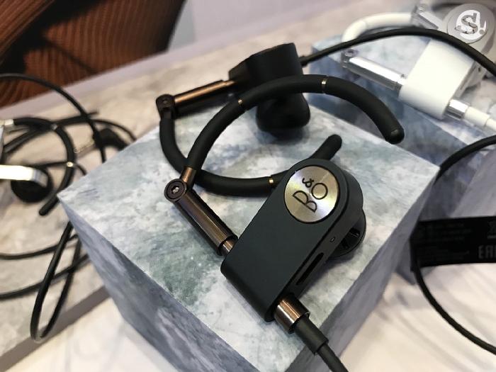 B&O Play Earset