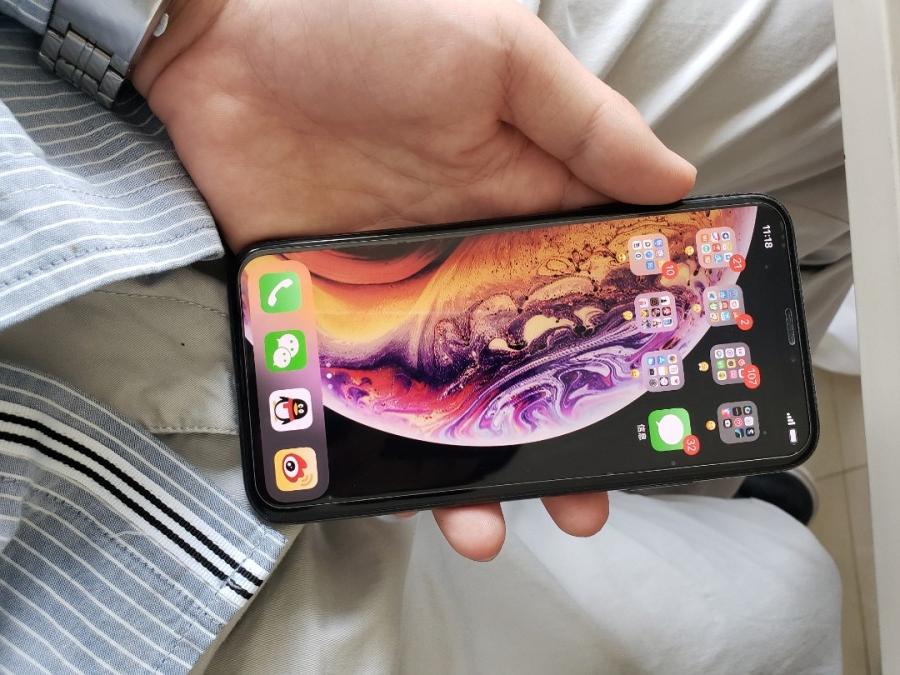 Apple iPhone Xs