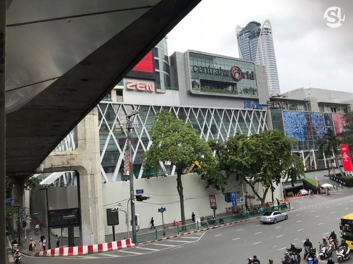 สถานที่ก่อสร้าง  Apple Store บริเวณหน้าห้าง CentralWorld 