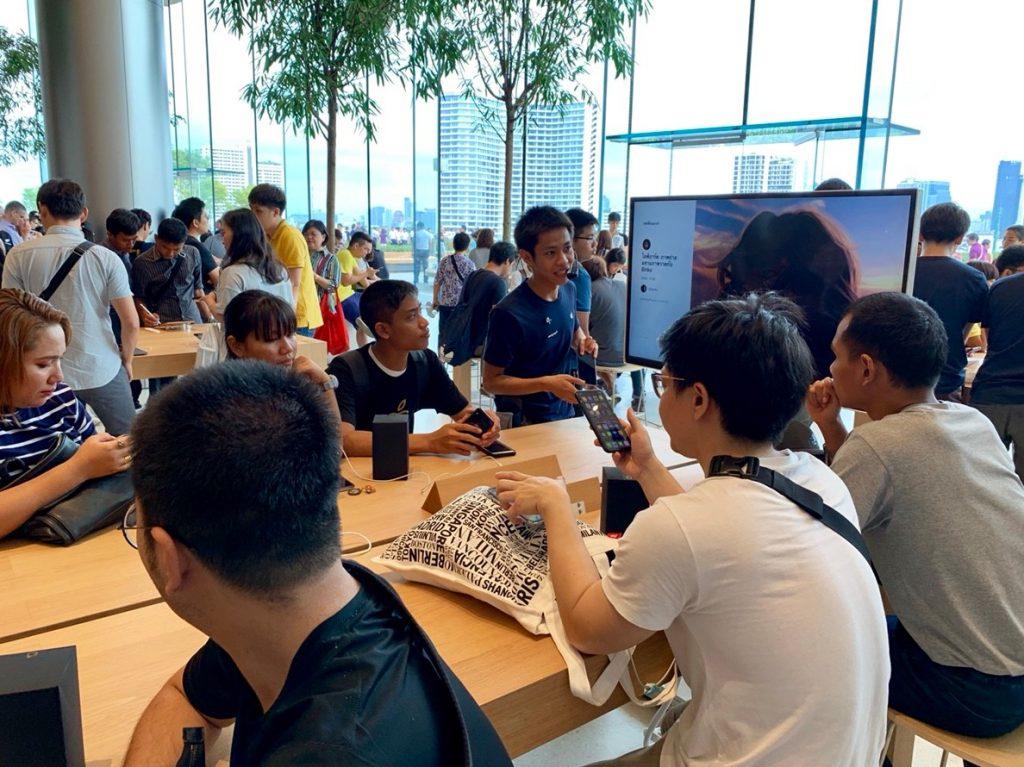 พาชมบรรยากาศ Apple Iconsiam เปิดวันแรก Apple Store 