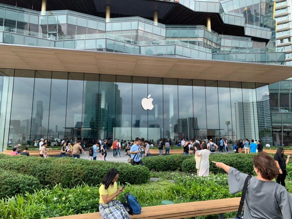 พาชมบรรยากาศ Apple Iconsiam เปิดวันแรก Apple Store 