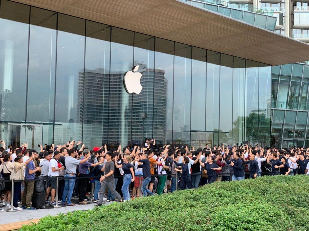 พาชมบรรยากาศ Apple Iconsiam เปิดวันแรก Apple Store 